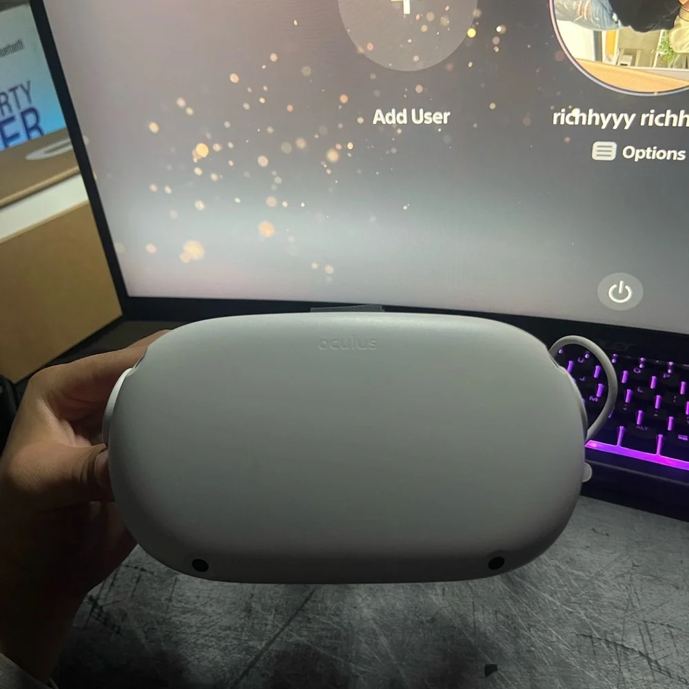 Oculus Standalone VR Headset White Black